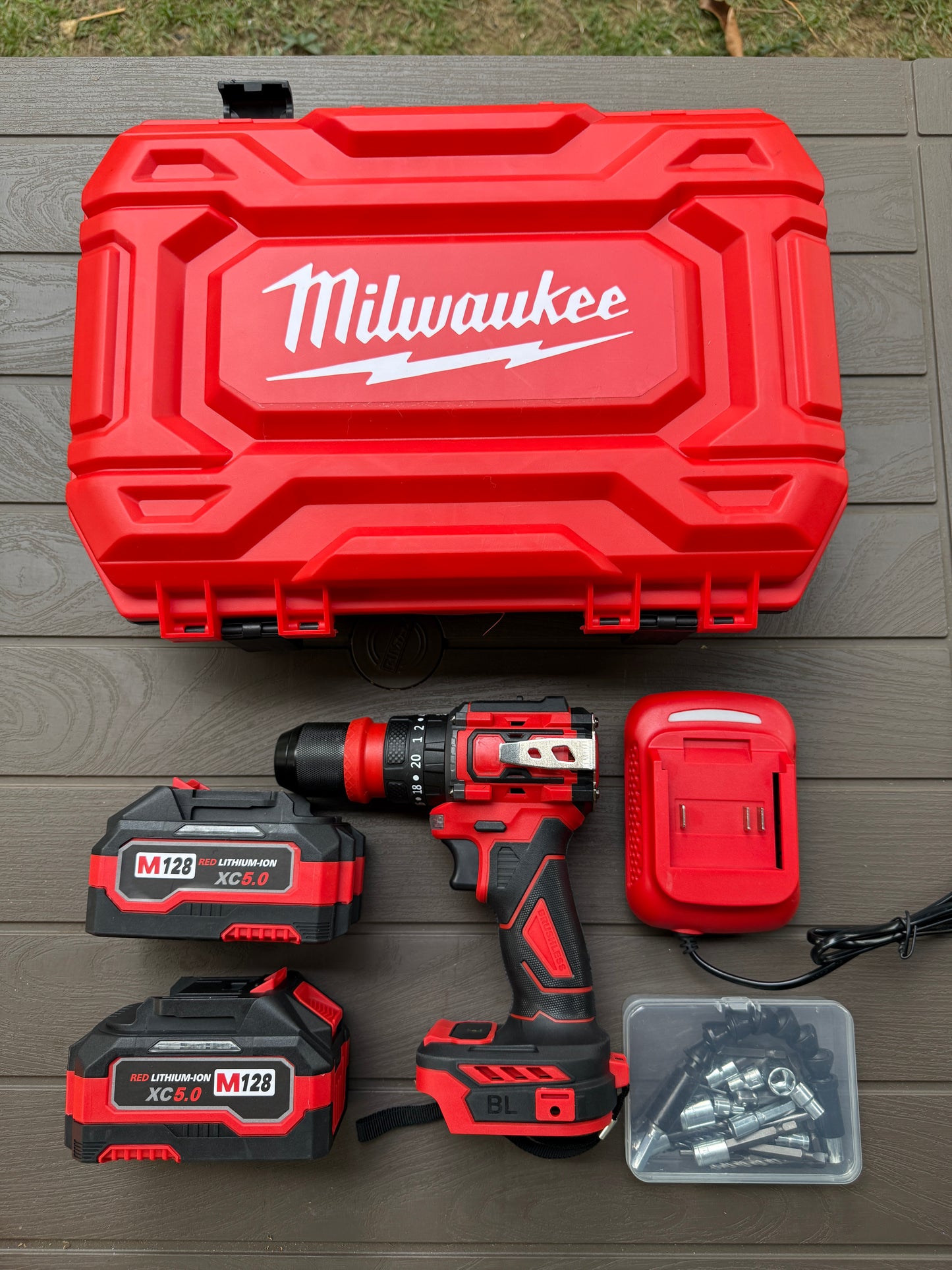 TALADRO 128V MILLWAUKEE BRUSHELESS+COPAS